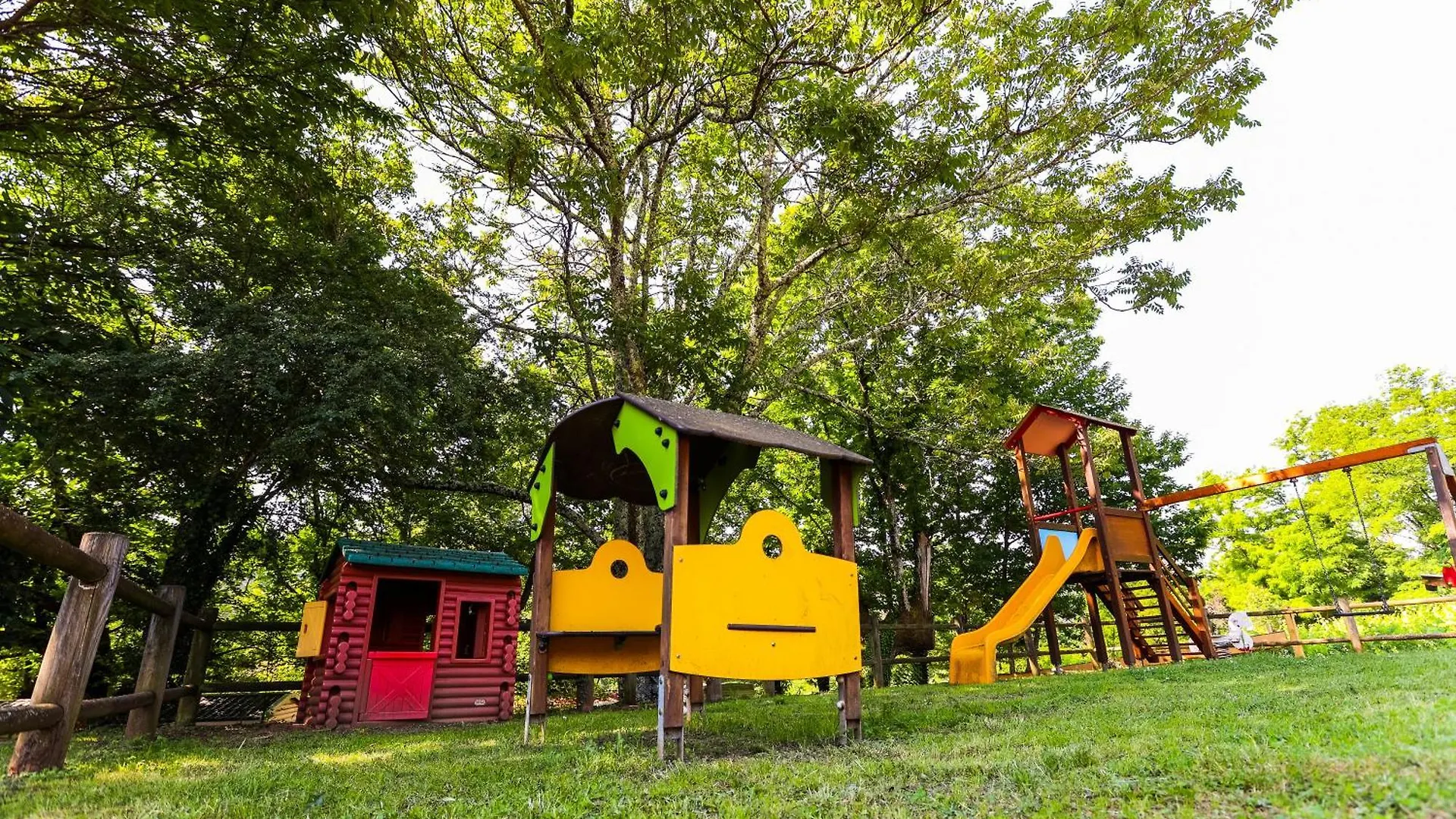Campeggio Camping Les Cruses Ribes
